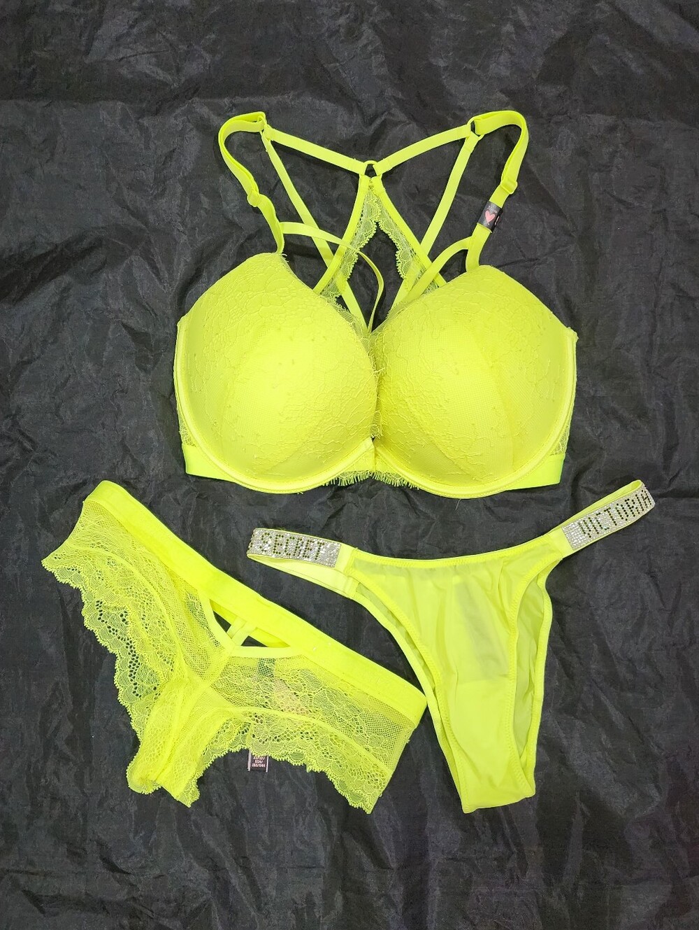 Victoria'a Secret Front Close Push Up Bra 32DDD & Panties Set (XS, S), NWT